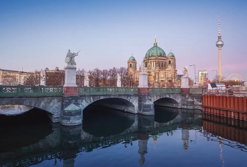 Blick auf den Berliner Dom und den Fernsehturm Blick auf den Berliner Dom und den Fernsehturm