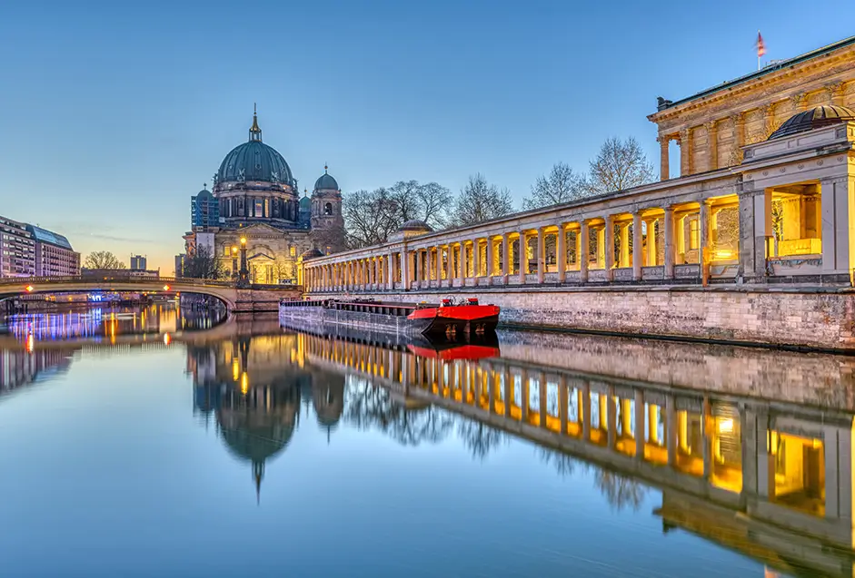 Museumsinsel mit dem Berliner Dom an der Spree Museumsinsel mit dem Berliner Dom an der Spree